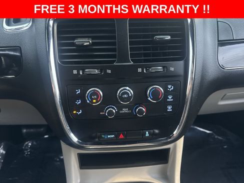 Used 2019 Dodge Grand Caravan SXT FWD image 19
