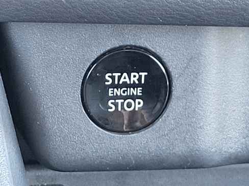 Used 2026 Nissan Rogue SV AWD/4WD image 19