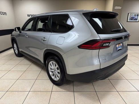 Used 2025 Toyota Grand Highlander XLE image 4