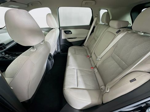 Used 2025 Nissan Rogue SV FWD image 27