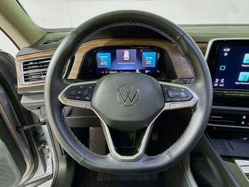 Used 2025 Volkswagen Atlas SE image 9