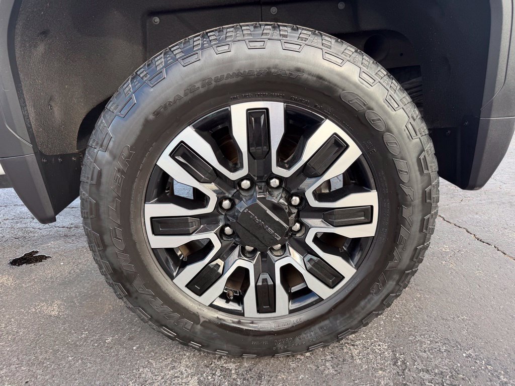 Used 2024 GMC Sierra 2500 Denali Ultimate AWD/4WD image 14