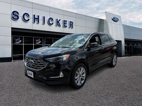 Used 2019 Ford Edge Titanium w/ Equipment Group 301A FWD image 4