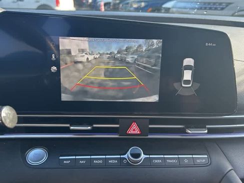 Used 2023 Hyundai Elantra Limited image 10