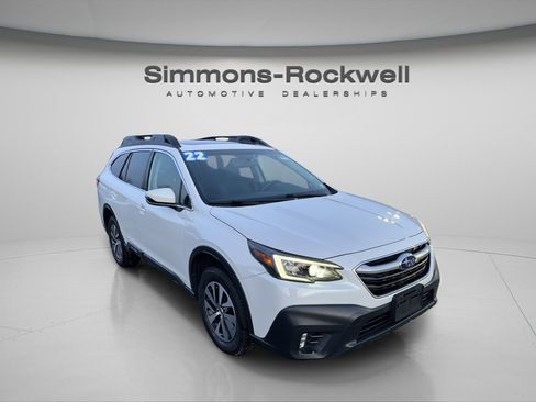 Used 2022 Subaru Outback Premium image 3