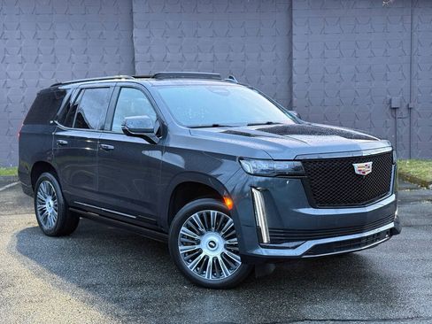 Used 2022 Cadillac Escalade Sport Platinum w/ Heavy-Duty Trailer Package AWD/4WD image 2