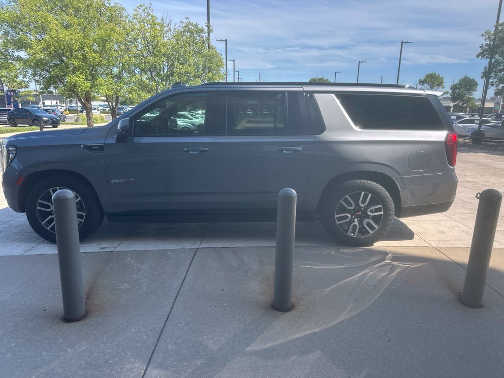 Used 2021 GMC Yukon XL AT4 w/ AT4 Premium Plus Package AWD/4WD image 2