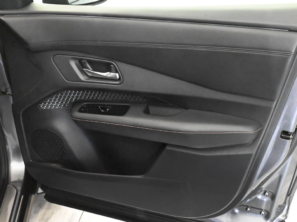 Used 2023 Nissan Ariya AWD image 15