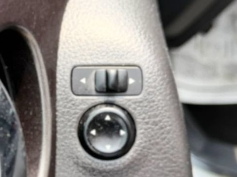 Used 2016 Nissan Rogue S FWD image 21