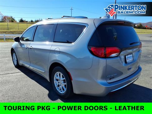 Used 2020 Chrysler Pacifica Touring-L image 6