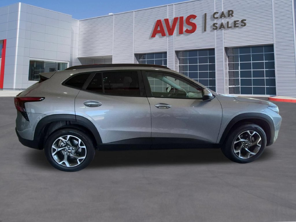 Used 2026 Chevrolet Trax LT FWD image 5
