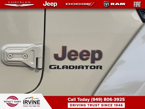 Certified 2022 Jeep Gladiator Mojave w/ Cold Weather Group image 8