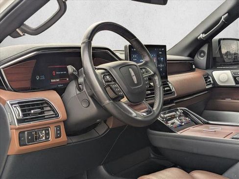 Used 2023 Lincoln Navigator Reserve image 9