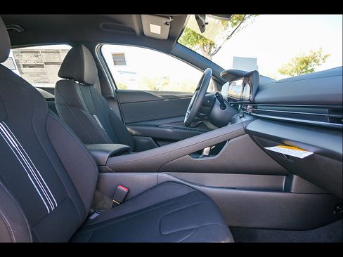 New 2026 Hyundai Elantra SEL FWD image 19