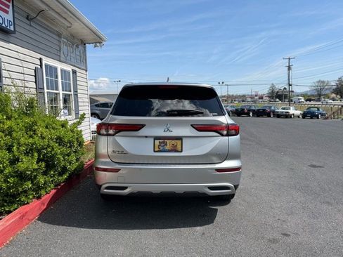 Used 2022 Mitsubishi Outlander SE AWD/4WD image 5