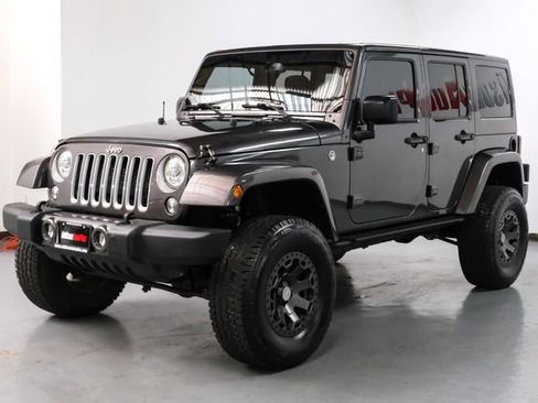 Used 2017 Jeep Wrangler Unlimited Sahara w/ Connectivity Group AWD/4WD image 6