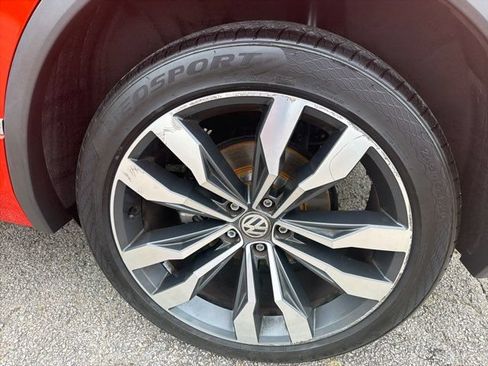 Used 2018 Volkswagen Tiguan SEL Premium w/ R-Line Package FWD image 28