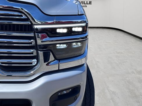 Used 2026 RAM 2500 Laramie AWD/4WD image 7