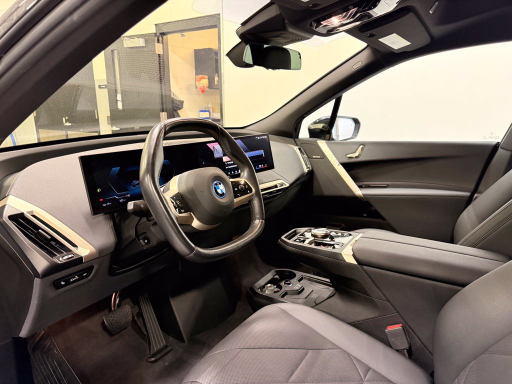 Used 2024 BMW iX xDrive50 w/ Sport Package AWD/4WD image 11