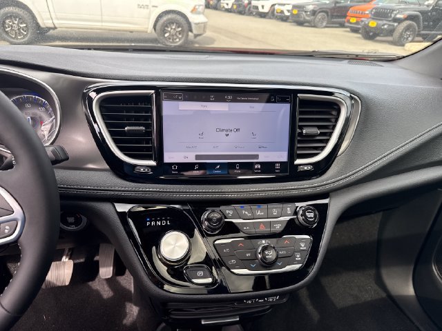 New 2025 Chrysler Pacifica Select AWD/4WD image 22