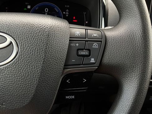 Used 2025 Toyota Camry LE w/ Convenience Package FWD image 34