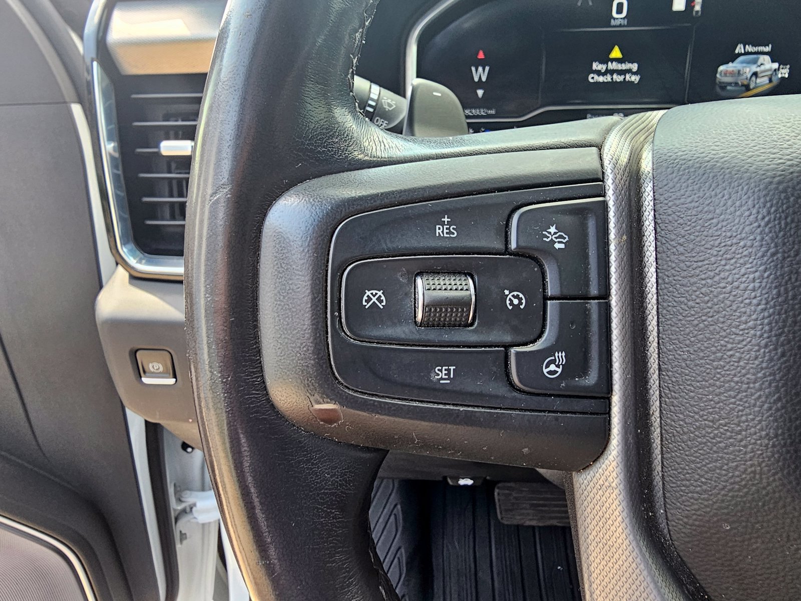 Used 2023 GMC Sierra 1500 Denali AWD/4WD image 17