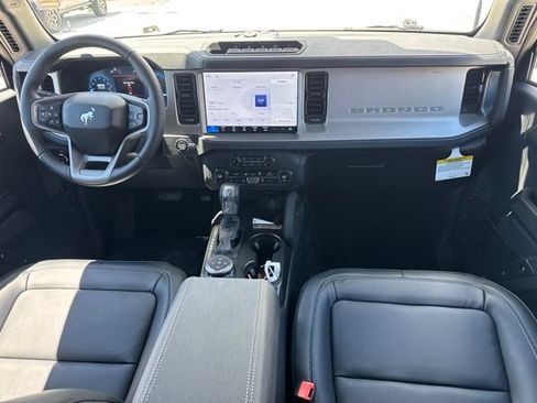 New 2026 Ford Bronco Outer Banks w/ Sasquatch Package AWD/4WD image 17