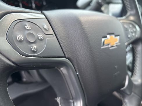 Used 2020 Chevrolet Suburban LT image 12