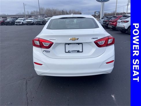 Used 2018 Chevrolet Cruze Premier image 3