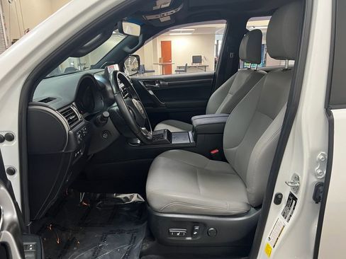 Used 2023 Lexus GX 460 w/ Black Line Special Edition image 11