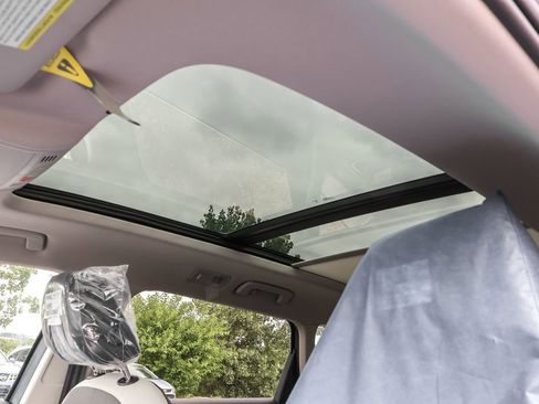 New 2025 Volkswagen Taos SE image 8