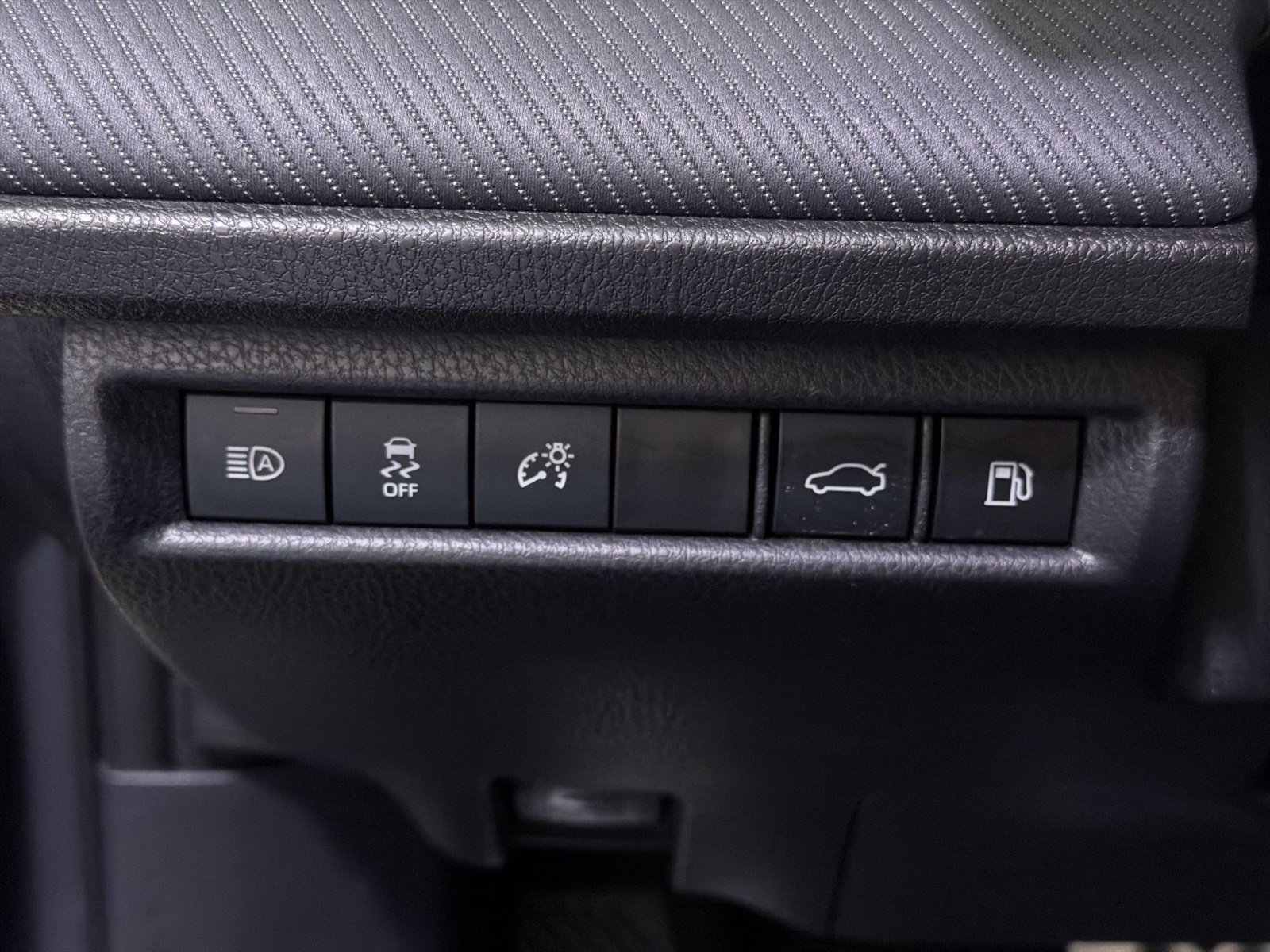 Used 2025 Toyota Camry SE FWD image 29