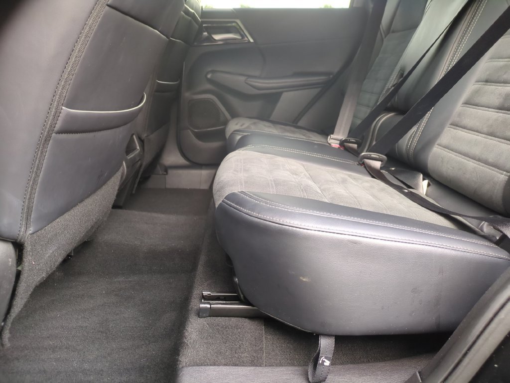 Used 2024 Mitsubishi Outlander FWD image 13