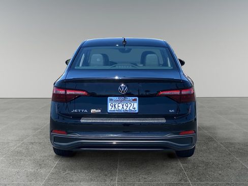 Used 2024 Volkswagen Jetta SE FWD image 4