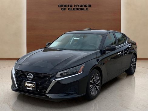 Used 2024 Nissan Altima 2.5 SV image 2