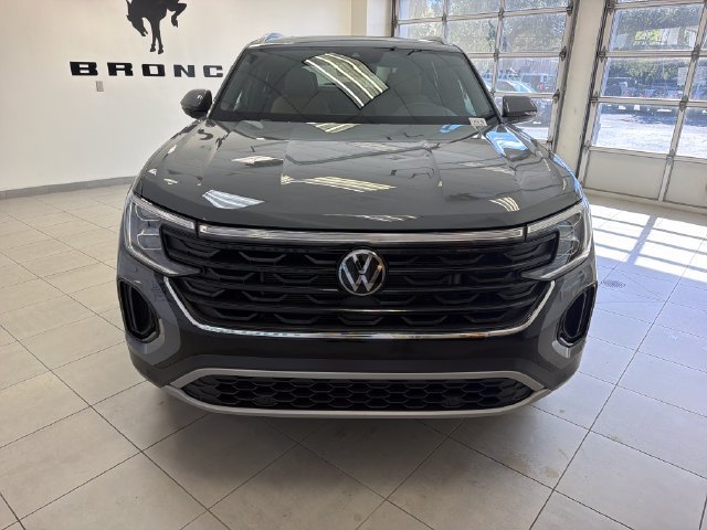 Used 2024 Volkswagen Atlas Cross Sport SE AWD/4WD image 2