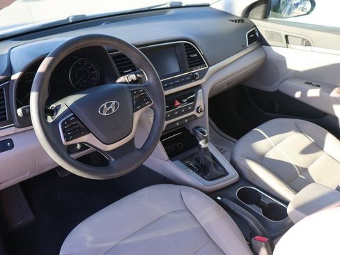 Used 2017 Hyundai Elantra SE image 20