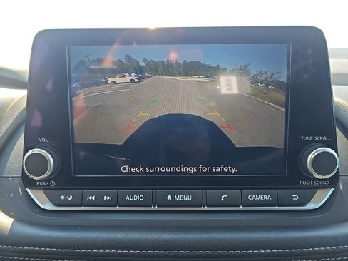 Used 2024 Nissan Rogue S FWD image 23