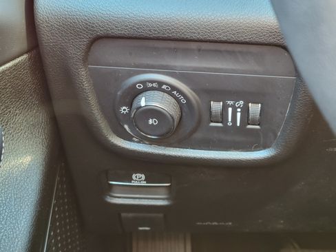 Used 2025 Jeep Grand Cherokee L Limited AWD/4WD image 10
