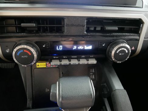 Certified 2024 Toyota Tacoma SR5 AWD/4WD image 23