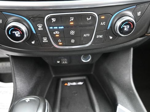 Used 2020 Chevrolet Traverse Premier AWD/4WD image 22