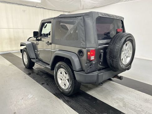 Used 2018 Jeep Wrangler Sport AWD/4WD image 7