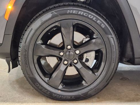 Used 2022 Jeep Grand Cherokee L Laredo RWD image 28