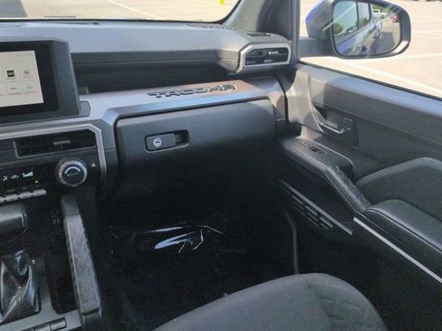 Certified 2024 Toyota Tacoma SR5 AWD/4WD image 17