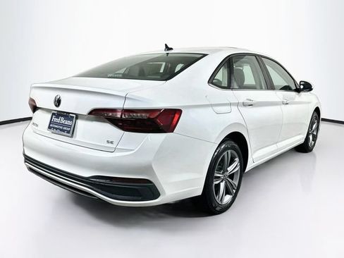 Certified 2023 Volkswagen Jetta SE w/ Panoramic Sunroof Package FWD image 8