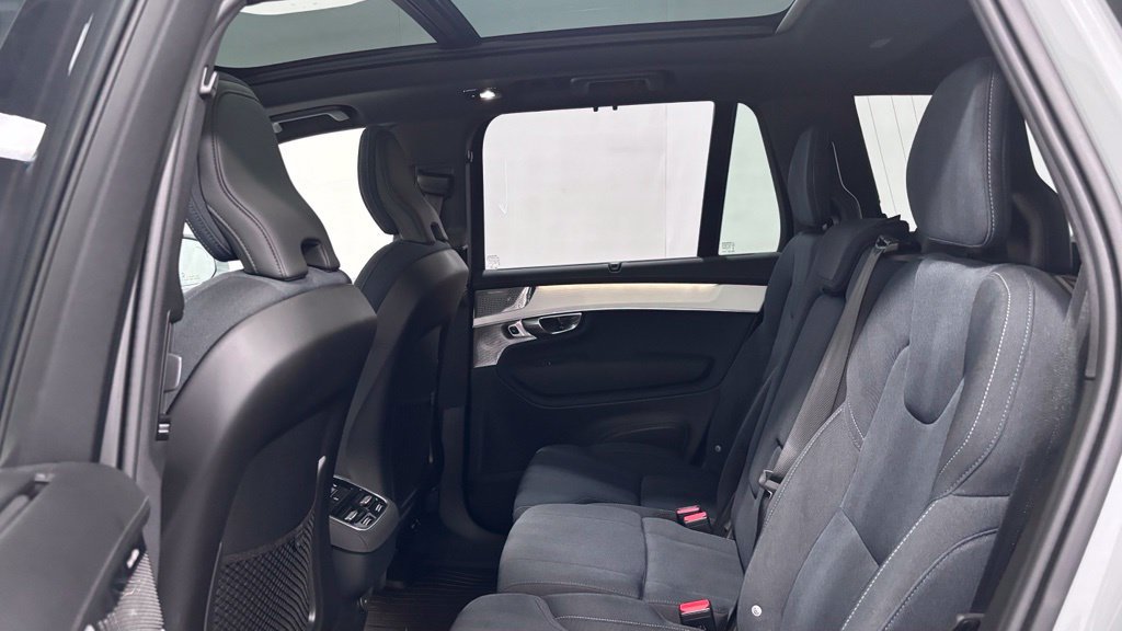 Certified 2025 Volvo XC90 B6 Ultra AWD/4WD image 22