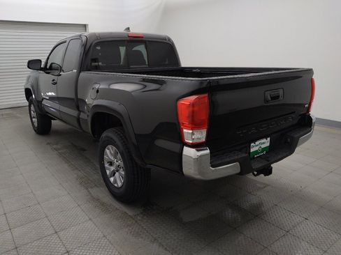 Used 2017 Toyota Tacoma SR5 w/ Tow Package RWD image 5
