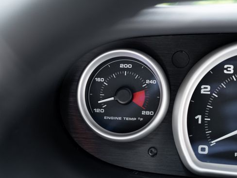 Used 2005 Ford GT RWD image 25