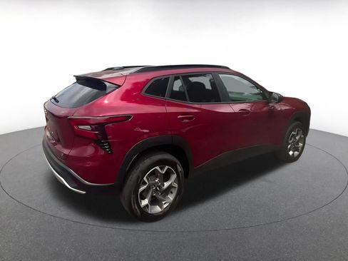 Used 2025 Chevrolet Trax LT w/ LT Convenience Package FWD image 14