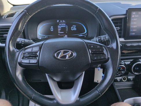 Used 2023 Hyundai Venue SEL FWD image 16